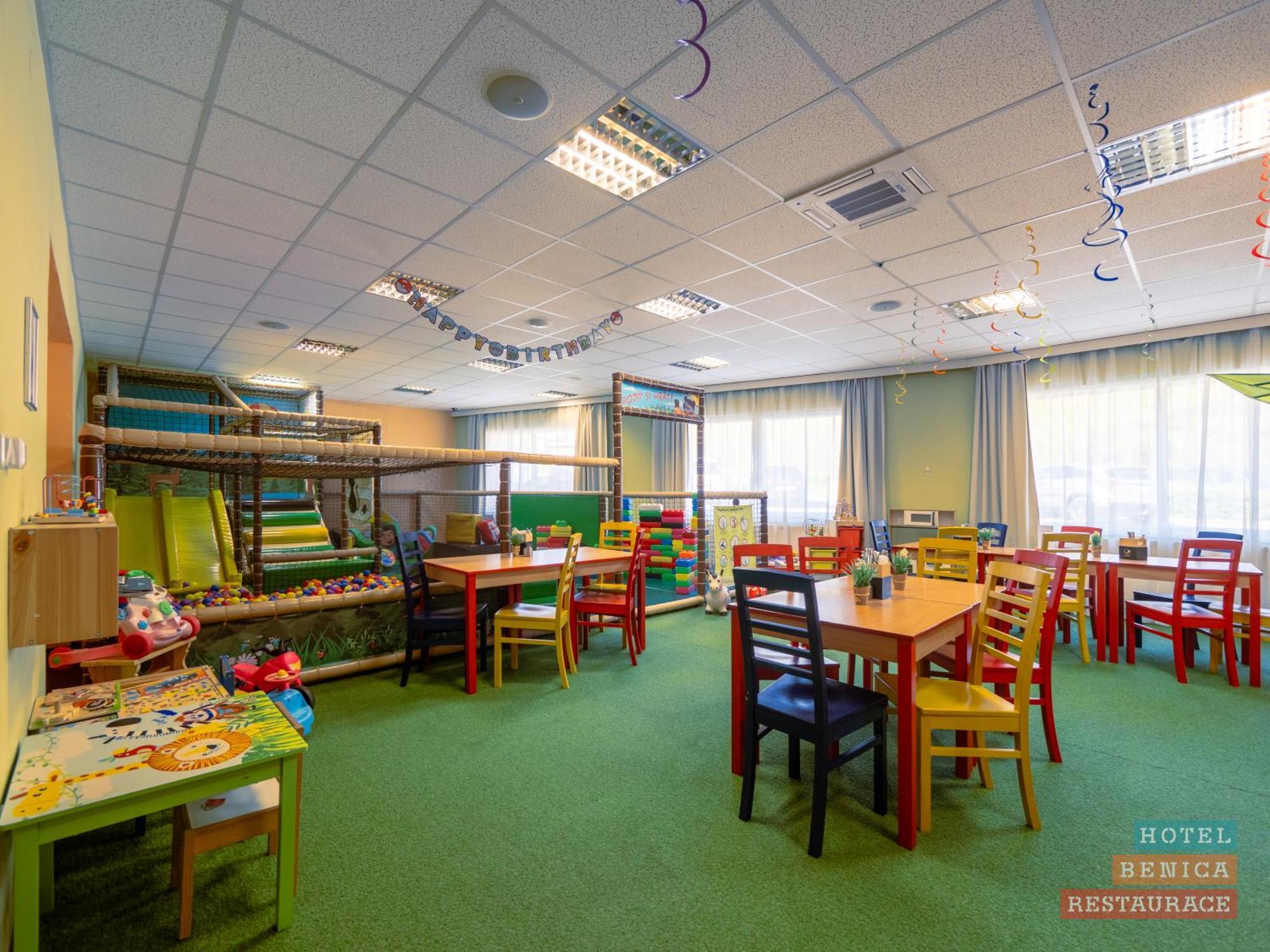 Hotel Benica Benesov  Extérieur photo